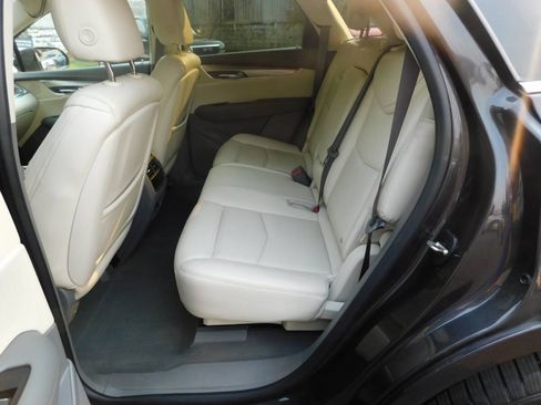 Used 2017 Cadillac XT5 Luxury w/ Driver Awareness Package AWD/4WD image 7