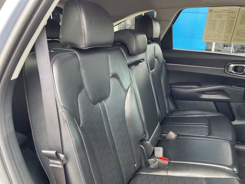Used 2024 Kia Sorento S image 33