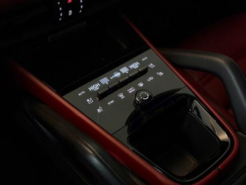 Used 2024 Porsche Cayenne Coupe image 18