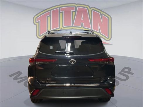 Certified 2023 Toyota Highlander LE image 4