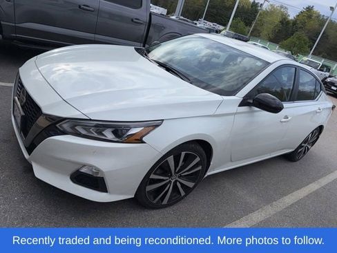 Used 2022 Nissan Altima 2.5 SR FWD image 2