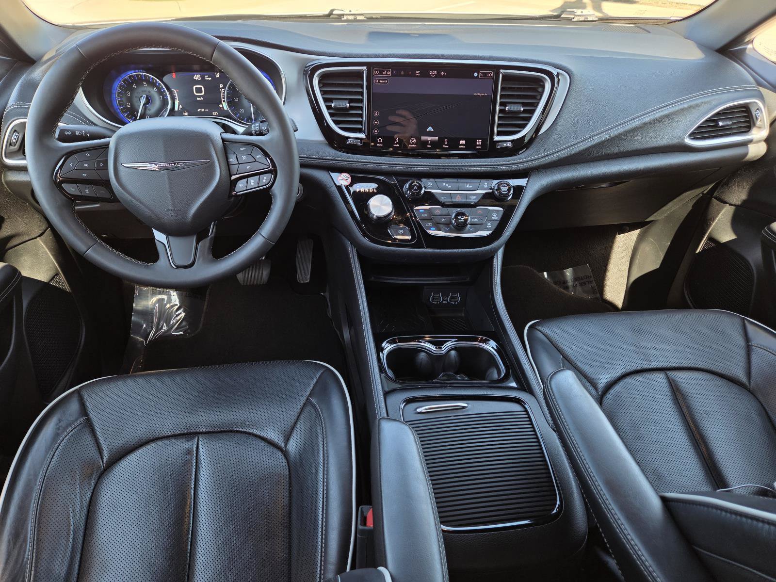Used 2025 Chrysler Pacifica Limited FWD image 13