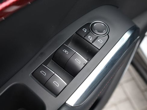 Used 2025 Chevrolet Traverse RS FWD image 13