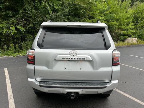 Used 2024 Toyota 4Runner SR5 AWD/4WD image 5