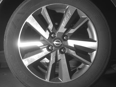 Used 2025 Nissan Versa SV FWD image 15