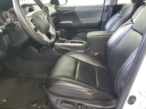 Used 2023 Toyota Tacoma SR5 RWD image 17