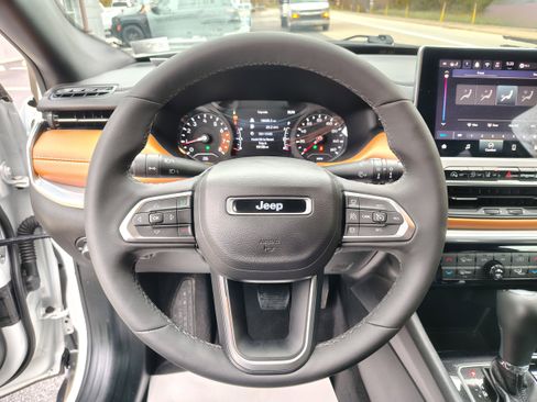 Certified 2024 Jeep Compass Limited image 29