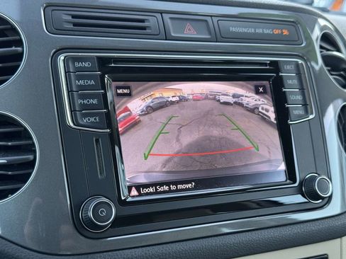 Used 2017 Volkswagen Tiguan S image 32