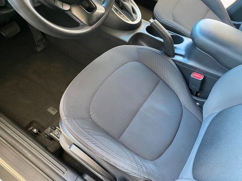 Used 2015 Kia Soul Base 4dr Crossover 6A image 25