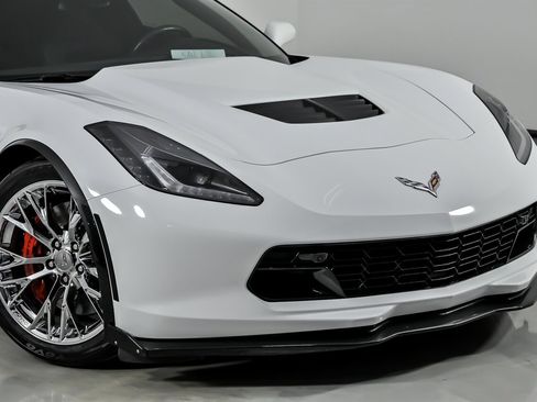 Used 2016 Chevrolet Corvette Z06 w/ 3LZ Preferred Equipment Group RWD image 3
