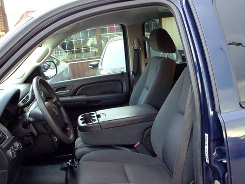 Used 2009 Chevrolet Suburban LS w/ Skid Plate Package AWD/4WD image 7