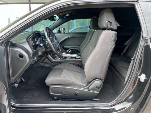 Used 2019 Dodge Challenger SXT image 10