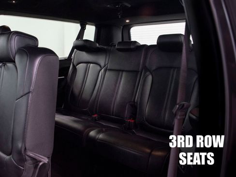 Used 2024 Jeep Wagoneer L Series III w/ Flexible Seating Group AWD/4WD image 14