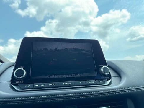 Used 2023 Nissan Rogue S FWD image 17