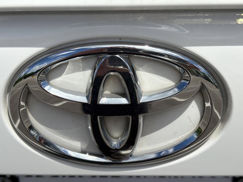 Used 2024 Toyota RAV4 XLE FWD image 9