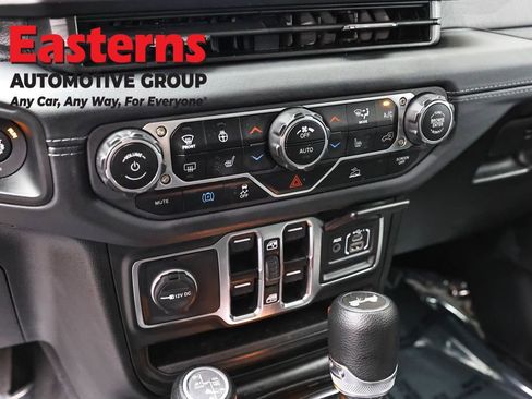 Used 2025 Jeep Wrangler Unlimited Sahara AWD/4WD image 20