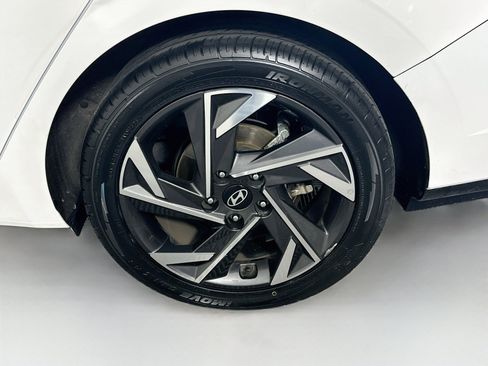 Used 2024 Hyundai Elantra SEL w/ Convenience Package FWD image 11