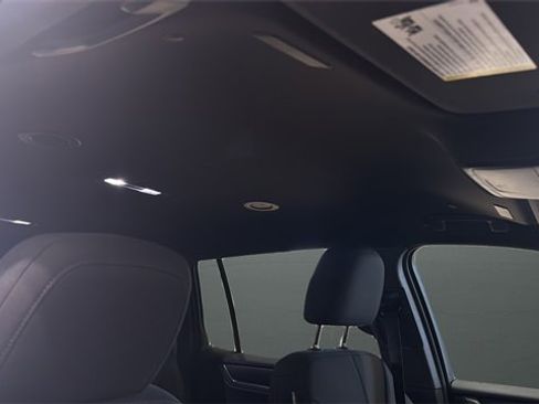 Used 2025 GMC Acadia Elevation image 42