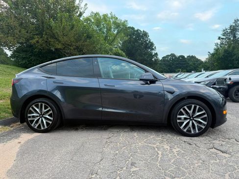 Used 2024 Tesla Model Y Long Range AWD/4WD image 3