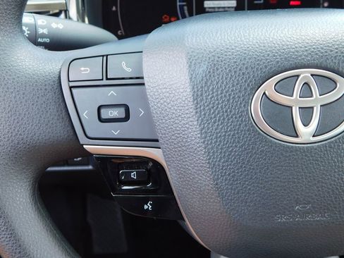 Used 2025 Toyota Camry LE AWD/4WD image 23