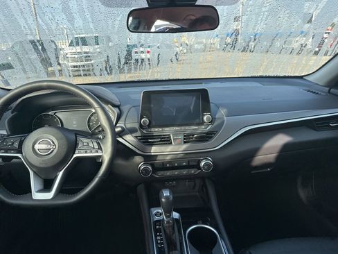 Used 2025 Nissan Altima 2.5 SR image 10