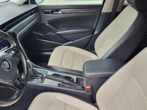 Used 2020 Volkswagen Passat 2.0T R-Line image 10