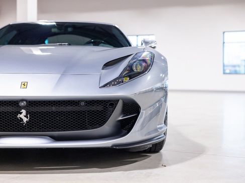 Used 2019 Ferrari 812 Superfast RWD image 19