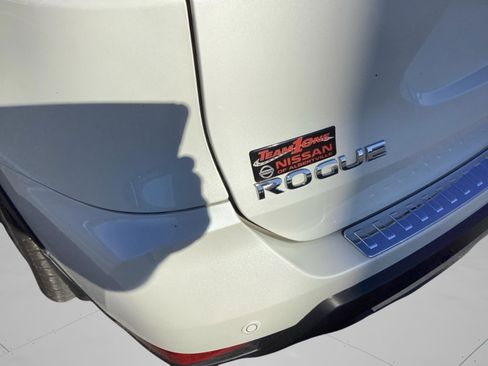 Used 2019 Nissan Rogue SV w/ Premium Package image 21