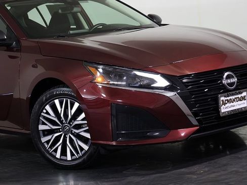Used 2025 Nissan Altima 2.5 SV AWD/4WD image 8