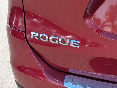 Used 2015 Nissan Rogue S w/ S Family Package AWD/4WD image 5