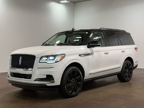 Used 2024 Lincoln Navigator Black Label AWD/4WD image 7