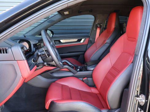 Used 2025 Porsche Cayenne GTS image 5
