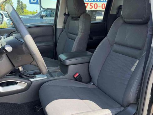Used 2022 Nissan Frontier SV AWD/4WD image 16