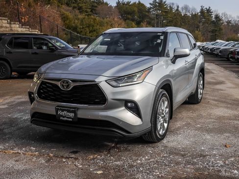 Used 2021 Toyota Highlander Limited image 11