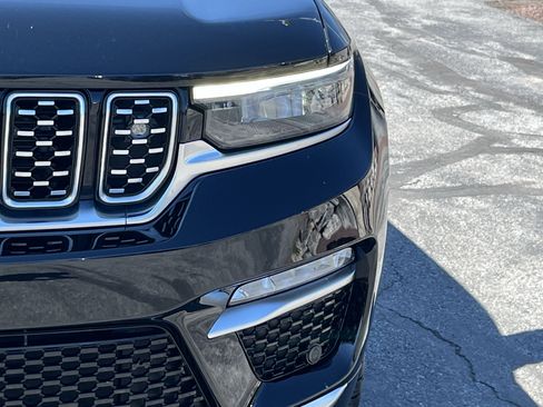Used 2022 Jeep Grand Cherokee Summit AWD/4WD image 11