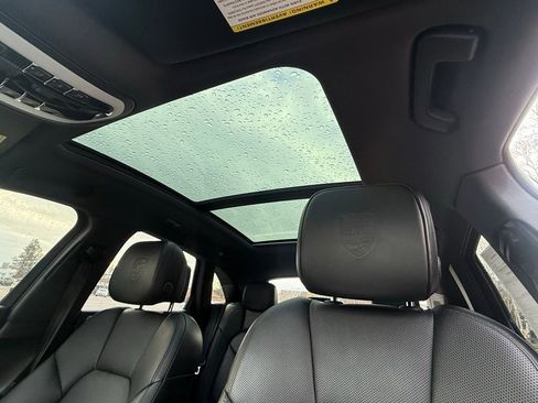 Used 2018 Porsche Macan Base image 34