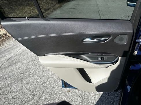 Used 2019 Cadillac XT4 Luxury w/ Cold Weather Package image 13