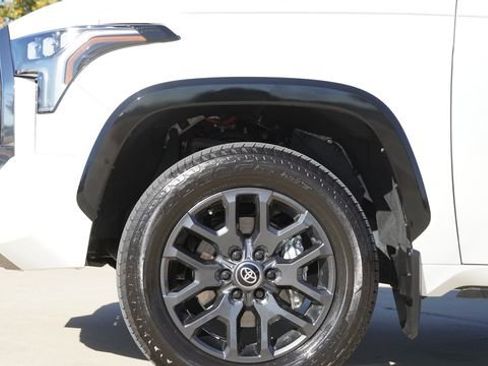 Used 2025 Toyota Tundra Platinum AWD/4WD image 5