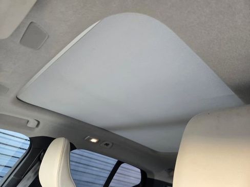 Used 2023 Volvo XC40 B5 Plus image 20