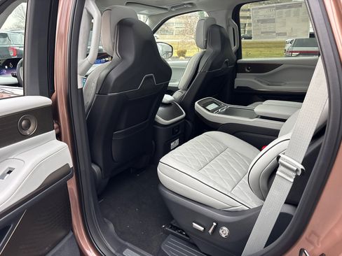 New 2026 Lincoln Navigator Black Label AWD/4WD image 27