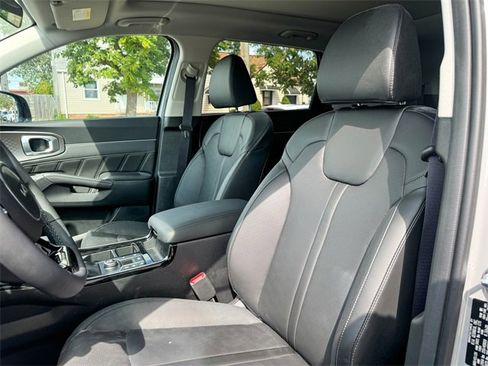 Certified 2024 Kia Sorento SX image 15