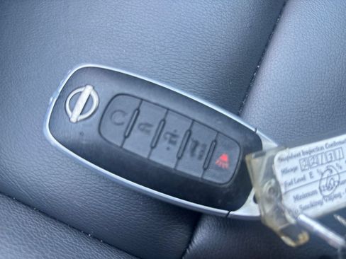 Used 2026 Nissan Rogue SL AWD/4WD image 27