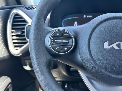 Used 2025 Kia Soul LX FWD image 15