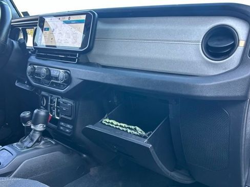 Used 2024 Jeep Wrangler Unlimited w/ Convenience Group AWD/4WD image 46