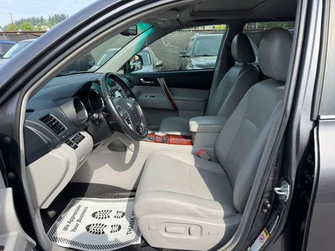 Used 2013 Toyota Highlander Limited FWD image 8