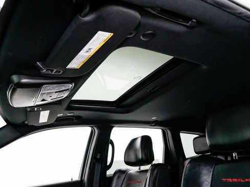 Used 2021 Jeep Grand Cherokee Trailhawk image 8