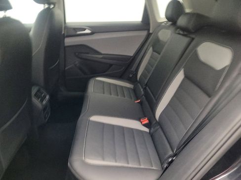 Used 2022 Volkswagen Taos SEL w/ Panoramic Sunroof Package FWD image 18