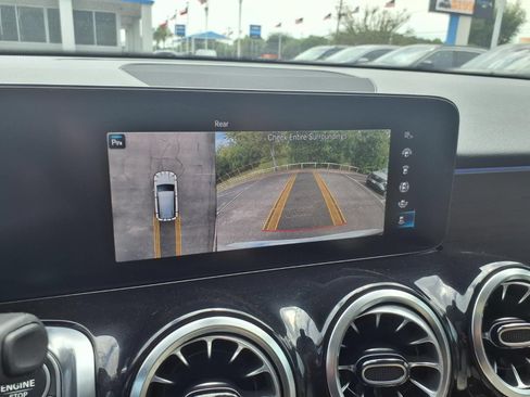 Used 2023 Mercedes-Benz GLB 250 image 23