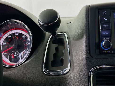 Used 2019 Dodge Grand Caravan GT FWD image 18