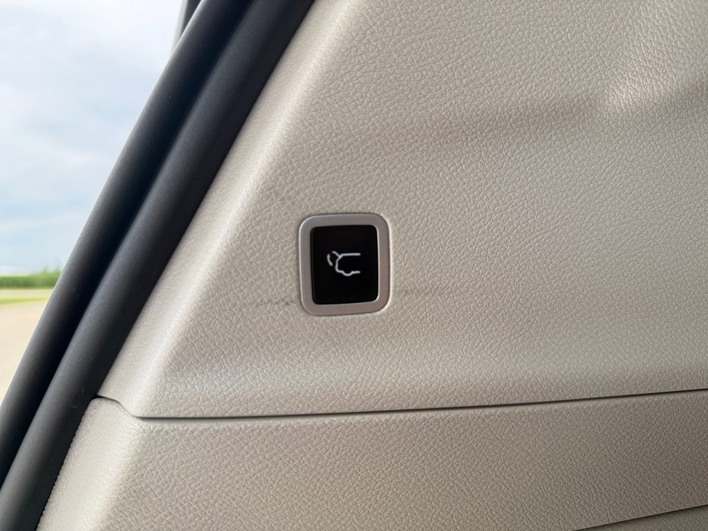 Used 2024 Chrysler Pacifica Touring-L FWD image 40